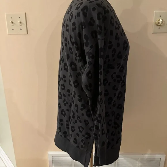 Old Navy Women's Black Leopard Print Sweatshirt - Picture 4 of 5